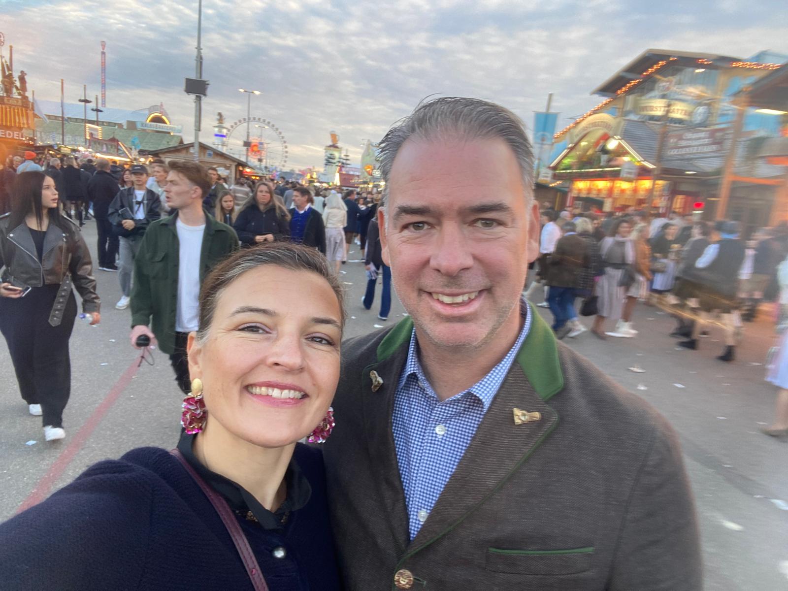 Philipp Langer und seine Frau auf dem Oktoberfest